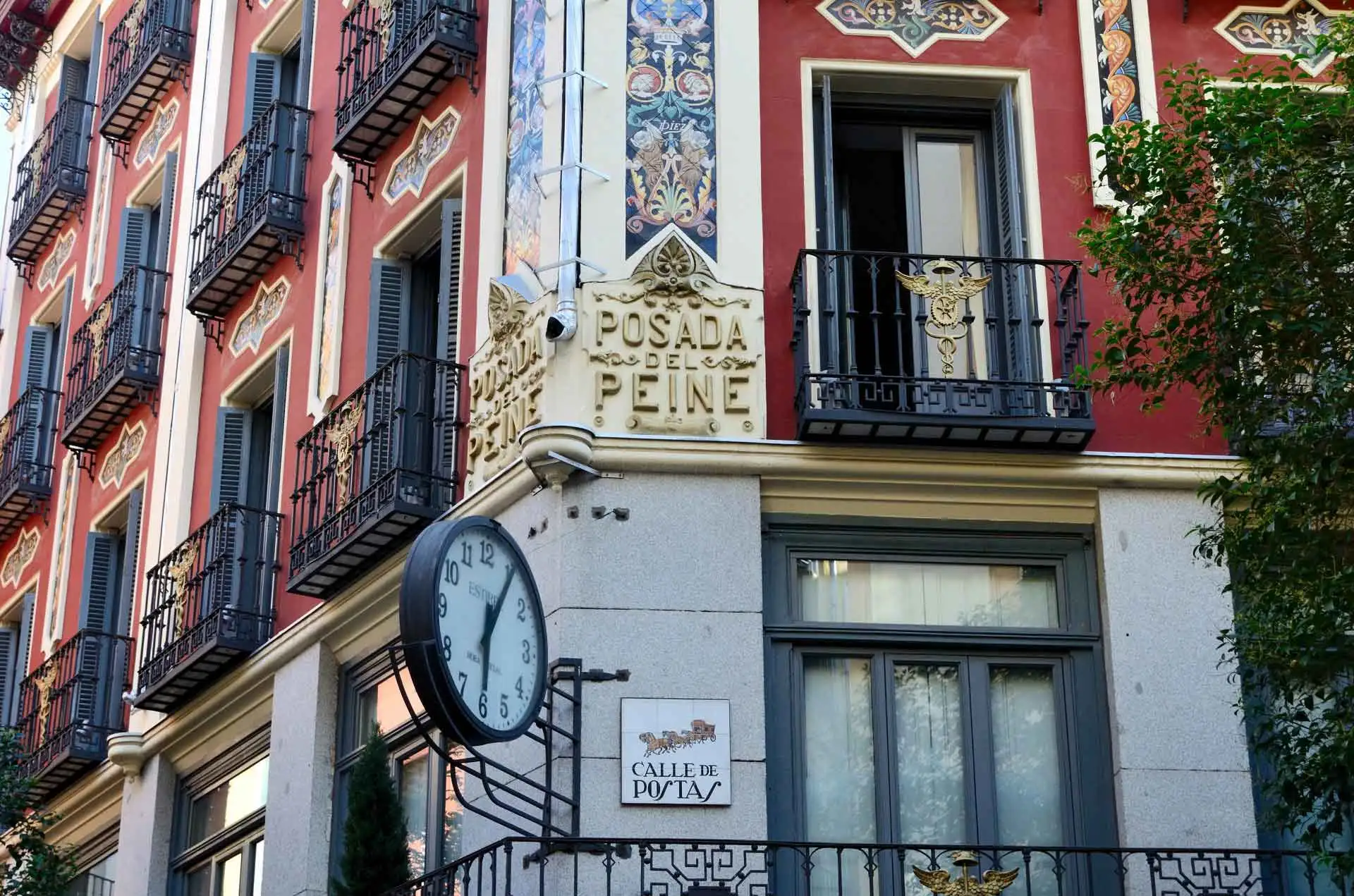 Fachada de edificio histórico en Madrid Centro