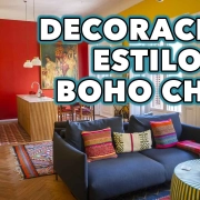 Salón colorido con cocina americana de piso en Madrid con el texto: Decoración estilo Boho Chic