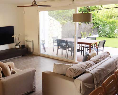 Salón después de la reforma integral realizada en chalet de Pozuelo de Alarcón