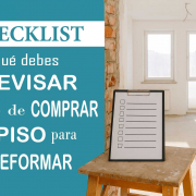 checklist-debes-revisar-antes-comprar-piso-reformar Imagen de un piso en proceso de reforma con una checklist sobre un caballete, representando qué debes revisar antes de comprar un piso para reformar en Madrid, con diseño en color corporativo y tipografías alternadas.